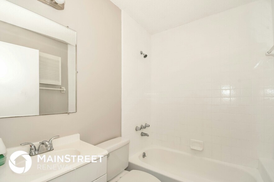 Building Photo - 4650 Buxton St