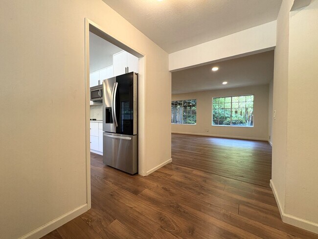 Building Photo - Stunning 4-Bedroom Home with Pool, Solar P...