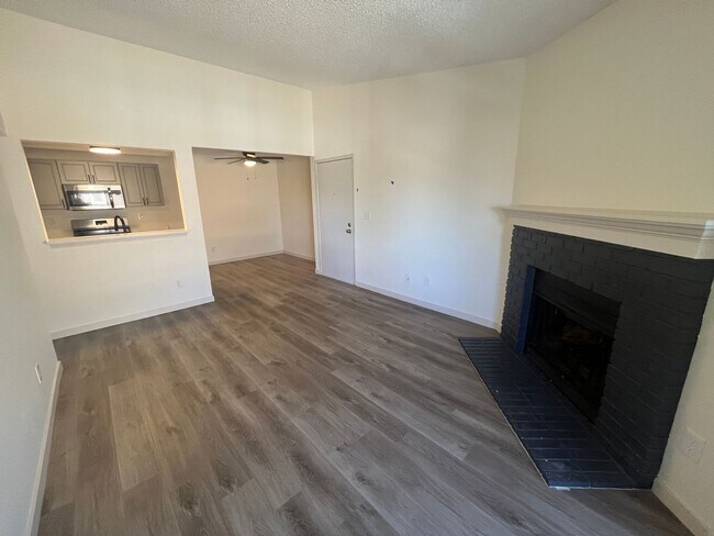 Building Photo - GORGEOUSLY REMODELED 2 bed 2 bath on 3rd floor with vaulted ceiling and skylight!