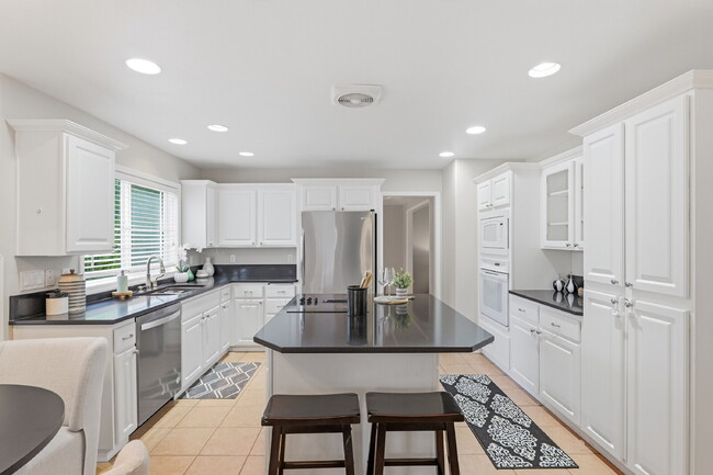 Building Photo - Elegant Executive Home in Desirable Camas – Minutes to SR-14, I-205 & Vancouver