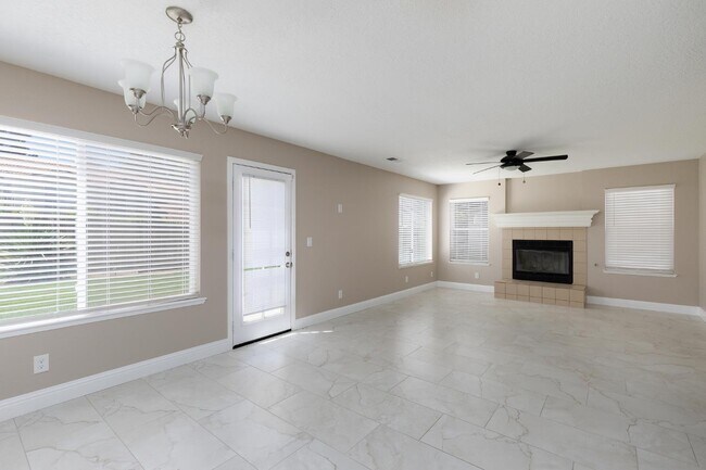 Building Photo - 953 E Buckhill Rd