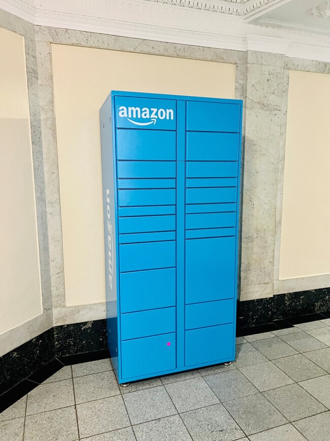 Building Photo - 125 La Salle St