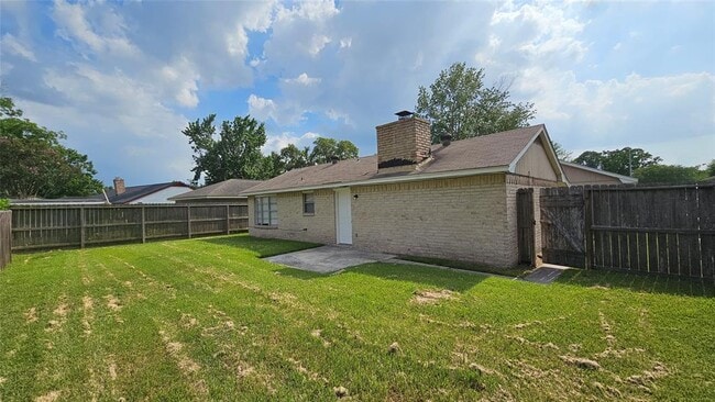 Building Photo - 11226 Beauvoir Dr