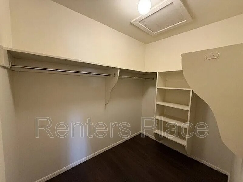 Building Photo - 3318 E 58th St
