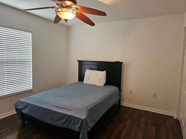 Building Photo - 7533 Topiary Ave