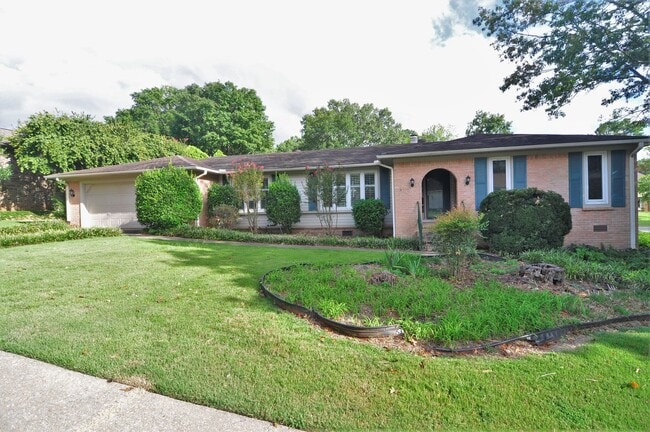 Building Photo - Large home with a pool.