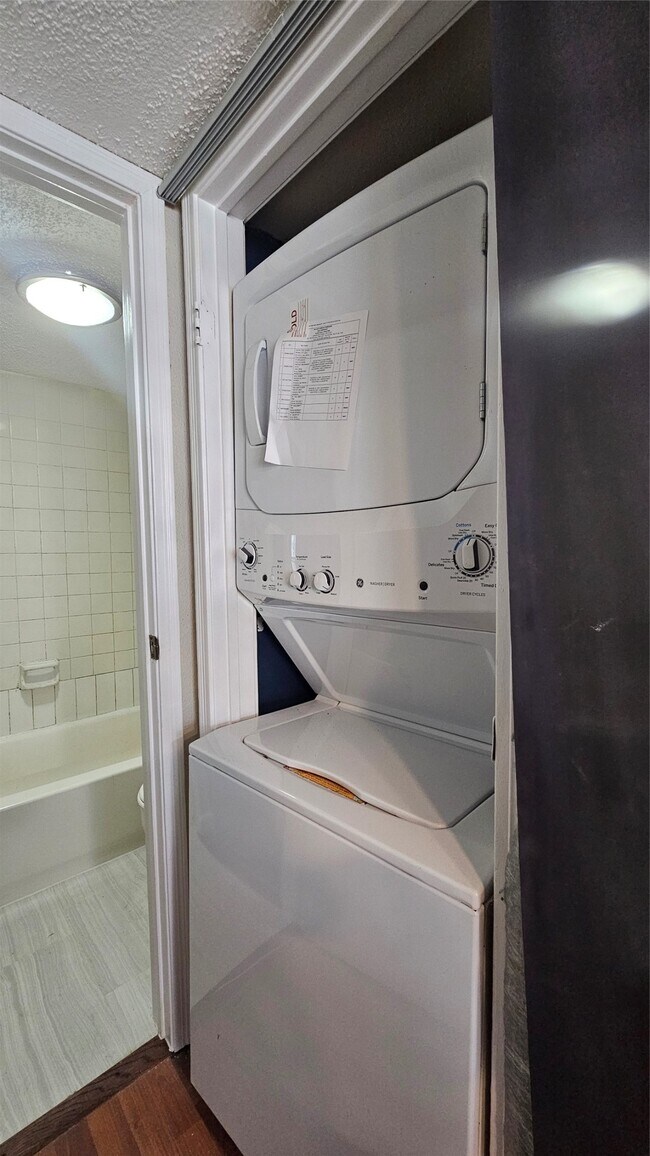 Building Photo - 2750 Holly Hall St