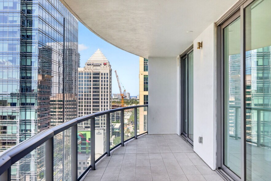 Building Photo - 100 E Las Olas Blvd