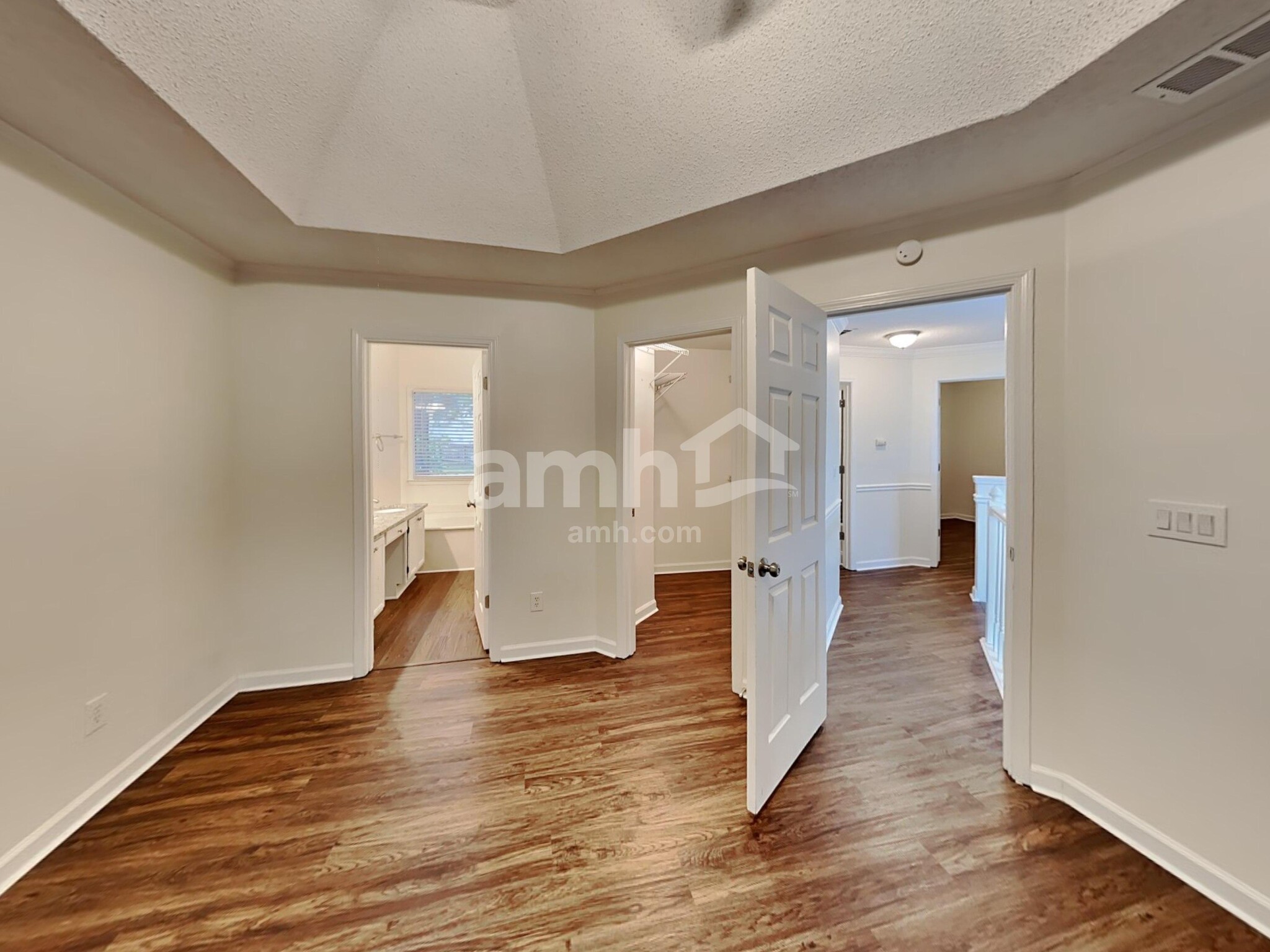 Building Photo - 403 Pine Grove Way