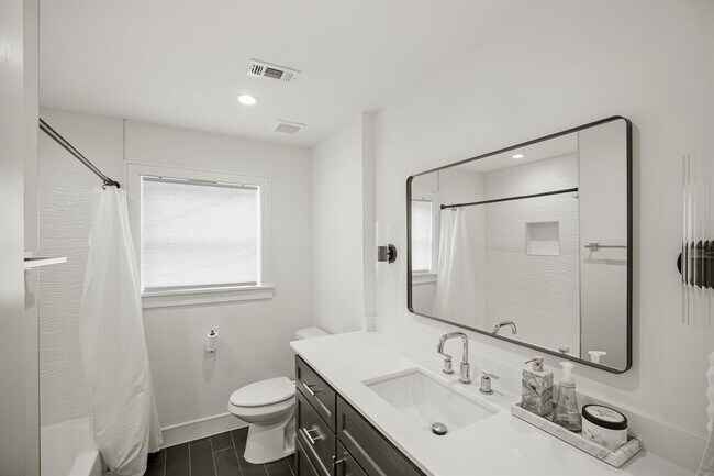 Building Photo - 5630 Lymbar Dr