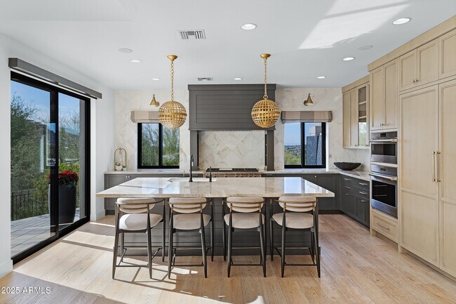 Building Photo - 5841 N Echo Canyon Cir