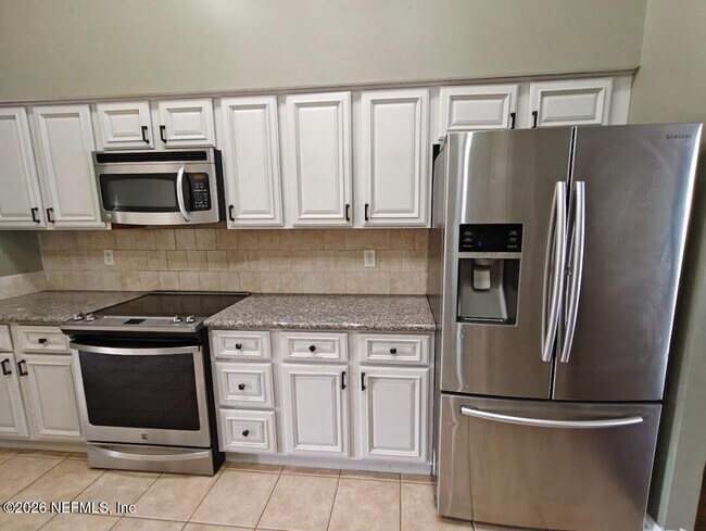 Building Photo - 4076 Everett Ave