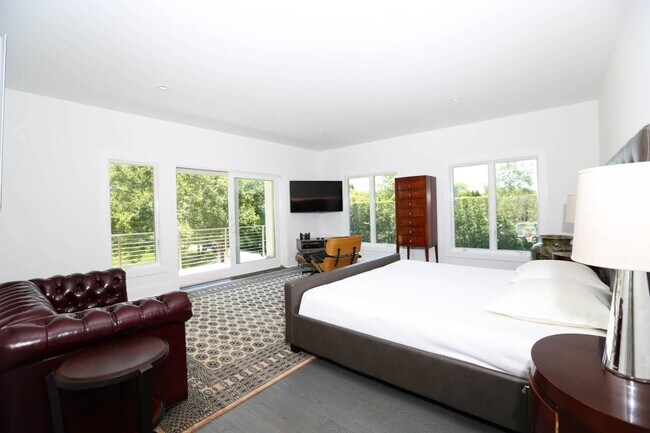 Building Photo - 117 Erica's Ln