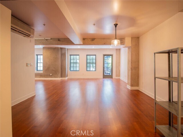 Building Photo - 416 S Spring St