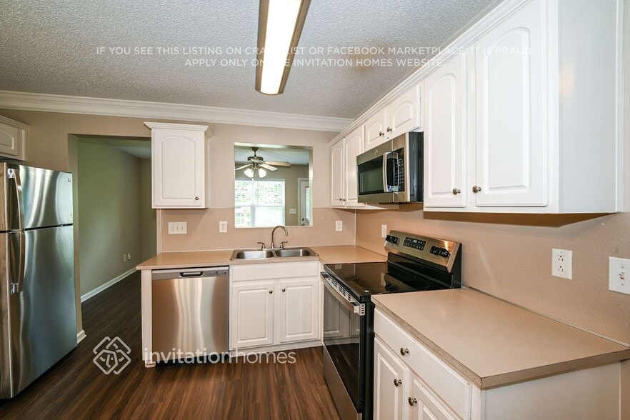 Building Photo - 441 Amir Cir