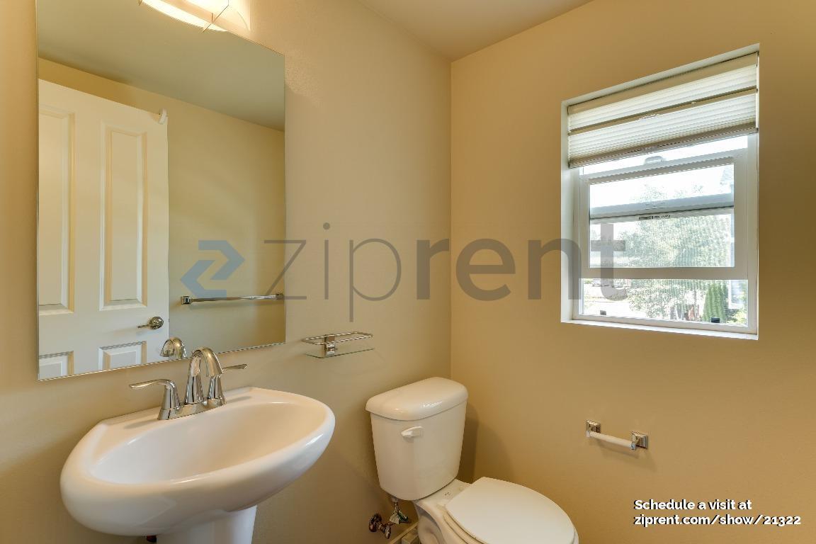 Building Photo - 355 Vashon Ct NE