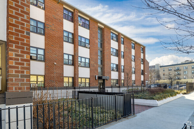 1620 Pacific St - WEEKSVILLE GARDENS