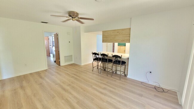 Building Photo - Beautiful Corner Lot Rental-Large 4 Bedroo...