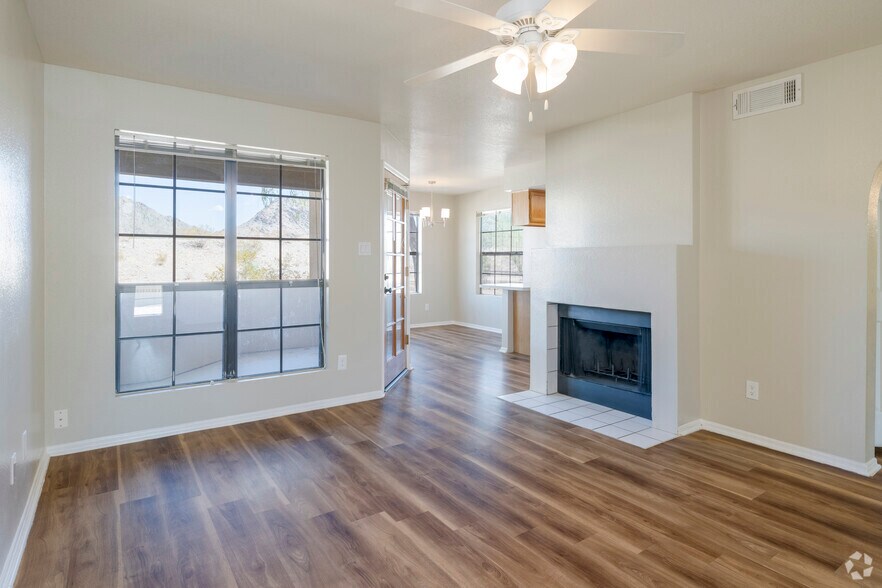 1BR, 1BA - 755SF - Living Room - La Esplanada Apartment Homes