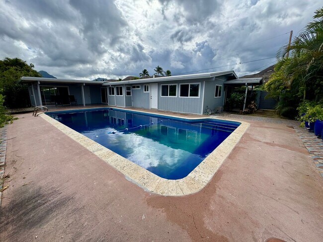 Building Photo - Rarely available 4 bed, 3 bath w/ a pool i...