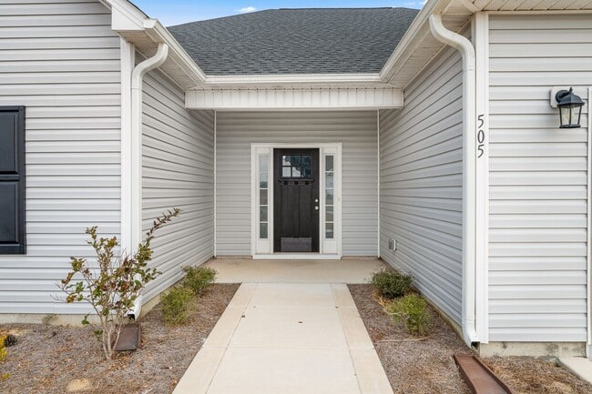 Building Photo - 505 E Black Water Ln