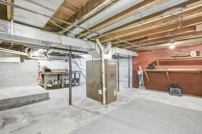 Building Photo - 139 Mosser St