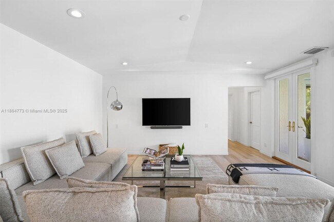 Building Photo - 6850 Sunrise Terrace