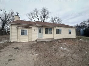 Building Photo - $1445 - 4 bed 2 bath - Single Family Home with a large fenced in backyard!