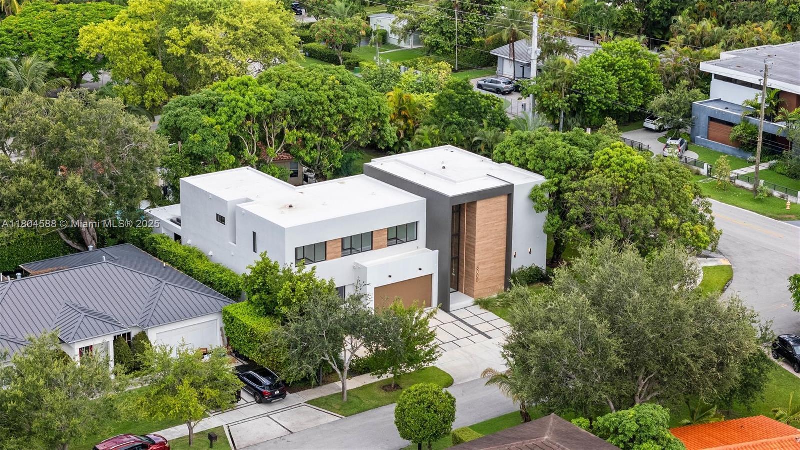 Building Photo - 8000 SW 62nd Ct