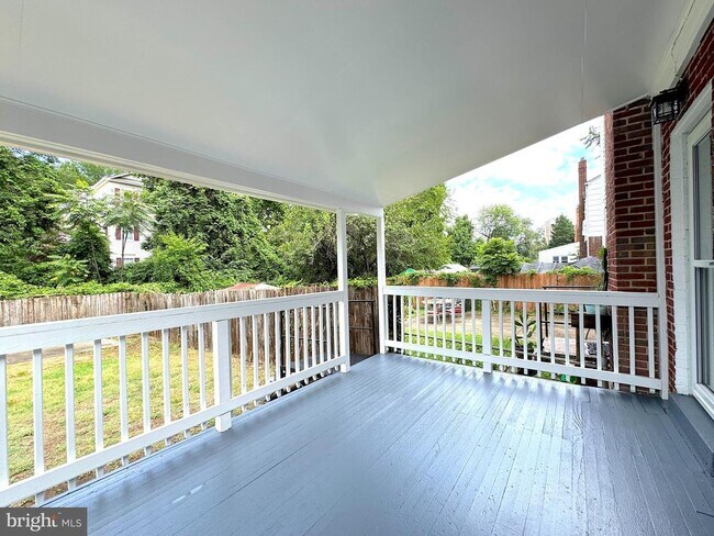 Building Photo - 5700 Fenwick Dr