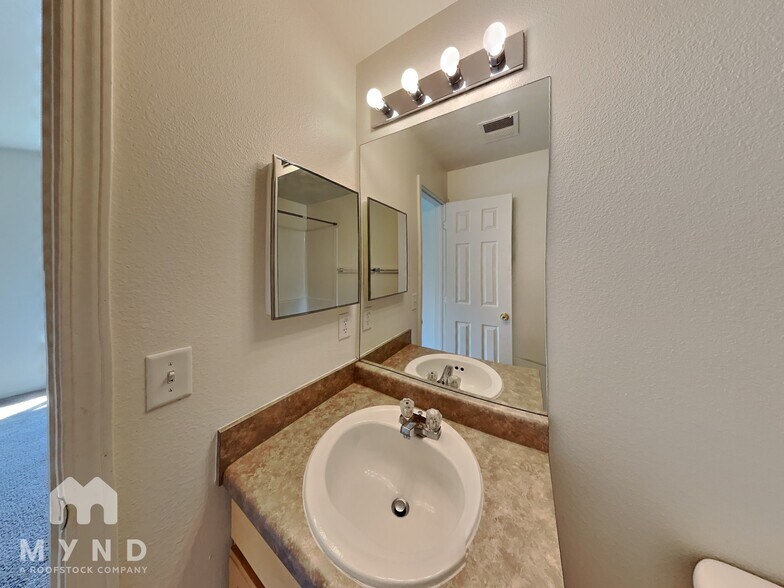 Building Photo - 200 Talus Way