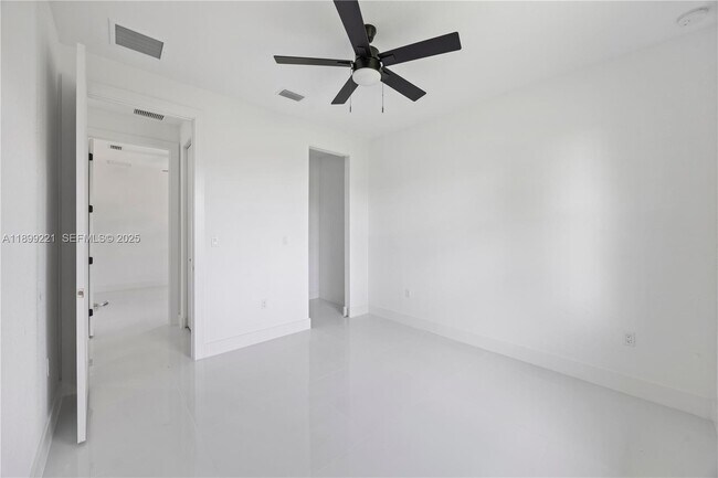 Building Photo - 3111 W 17th St