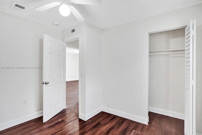 Building Photo - 3505 SW 12th Ct