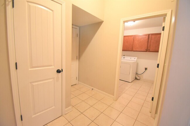 Building Photo - 3871 Glencorra Dr