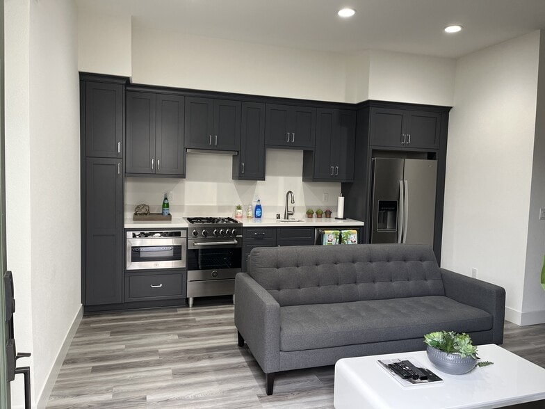 Building Photo - 211 Akabane Ln