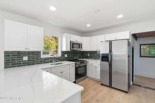 Building Photo - 218 Holly Ave