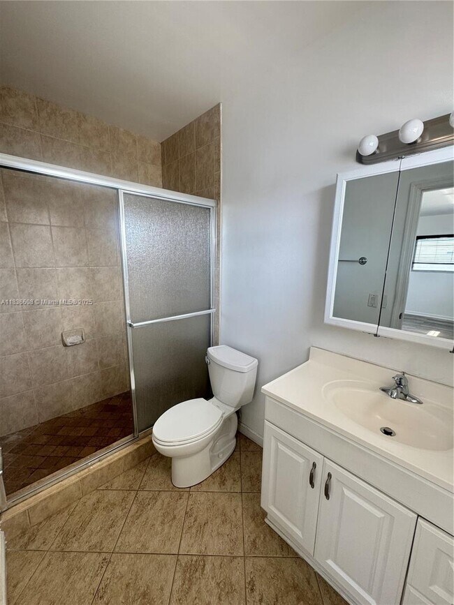 Building Photo - 462 Golden Isles Dr