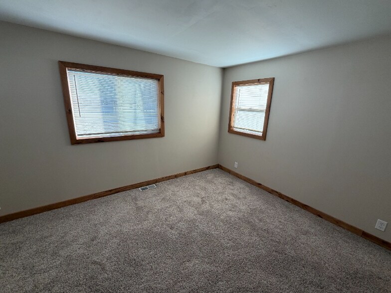 Building Photo - 4664 US-30