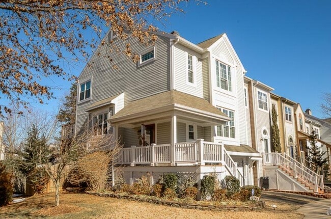 Building Photo - 8326 Linden Oaks Ct
