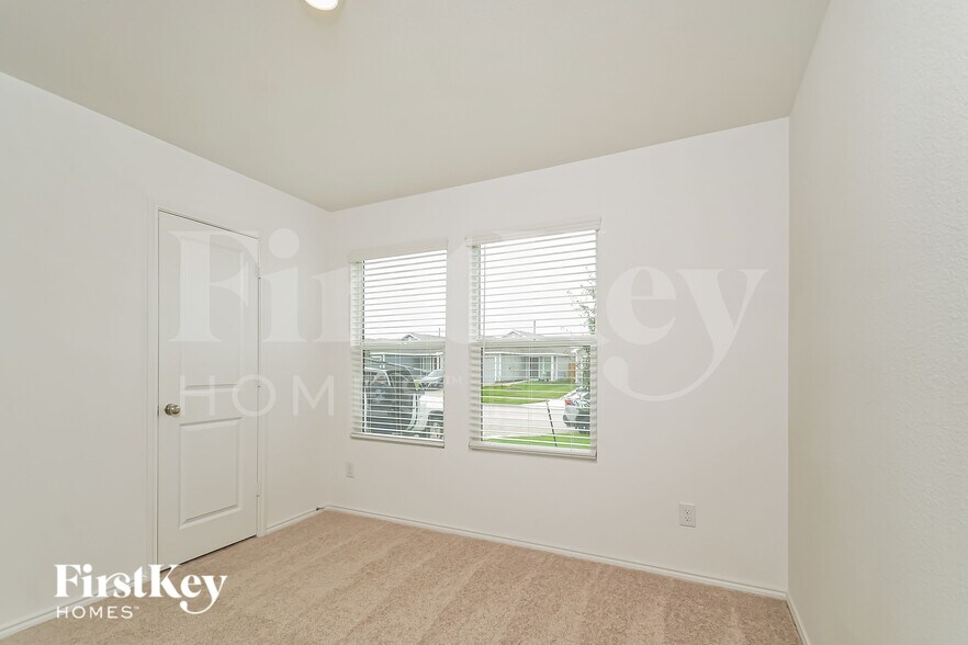 Building Photo - 1333 Plum Rd