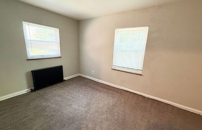 Building Photo - 956 Ludlow Ave