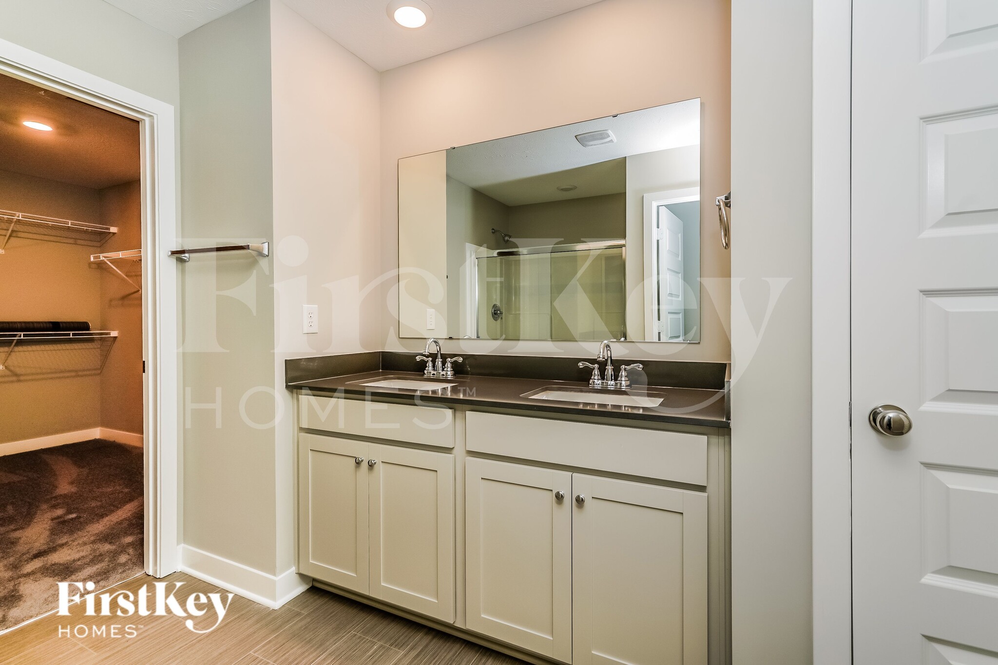 Building Photo - 2332 S Carlota Dr