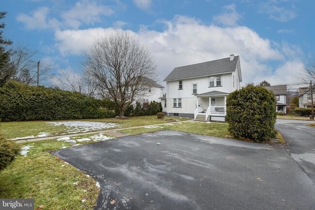 Building Photo - 2612 Olyphant Ave