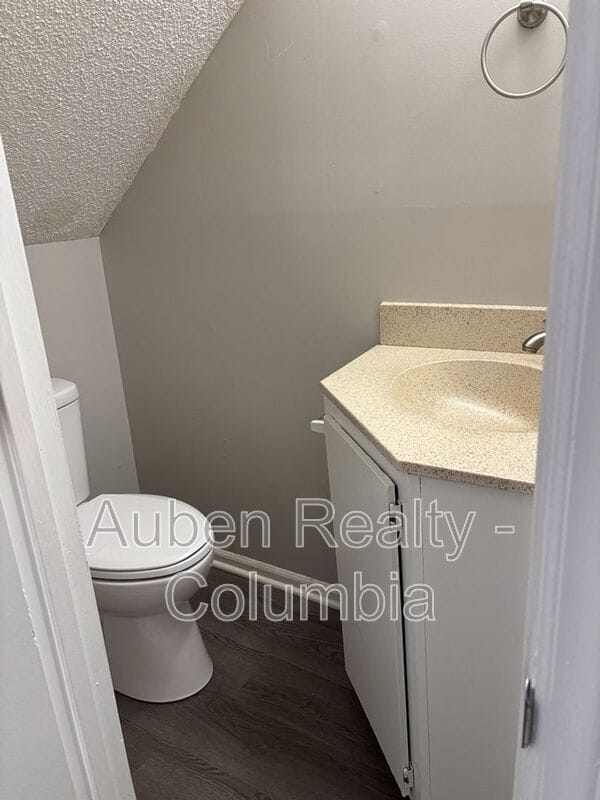 Building Photo - 3 Londonderry Square