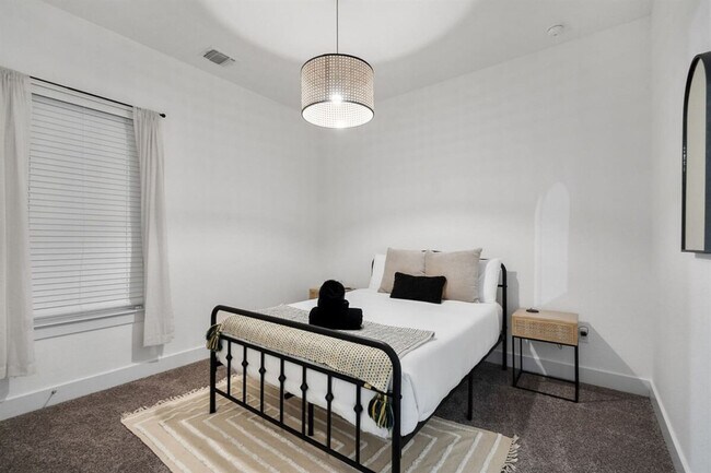 Building Photo - 11102 1/2 Charger Way-SI ID1363554P