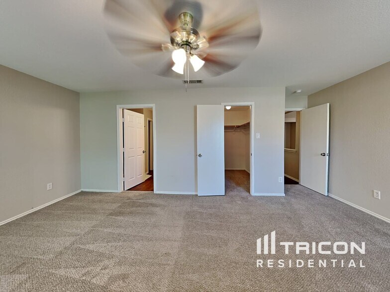 Building Photo - 5448 Kleberg Dr