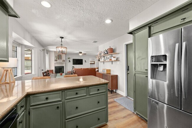 Building Photo - 1819 Meadow Creek Dr