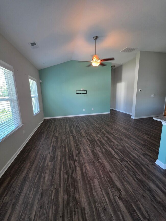 Building Photo - Coming Soon! 3 Bedroom Single Family Home