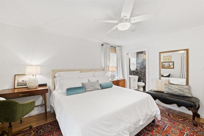 Building Photo - 5332 Balcones Dr