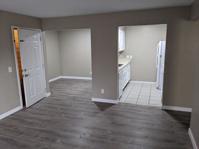 Building Photo - Mountain View 2 Bed 2 Bath 2 Balconies Top Floor Condo-Tons of Amenities